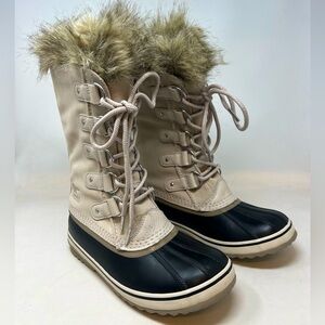 New in box Sorel Joan of Arctic Waterproof boots.  Size 8.
Perfect condition.
